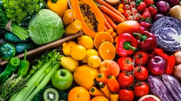 Pesticides, additifs et microplastiques : en 2026, quel niveau réel de risque dans notre alimentation ?